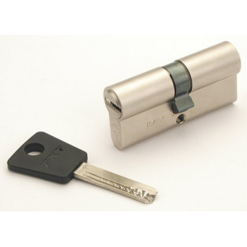 Cilindro 7x7 Mul-T-Lock y llave