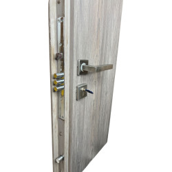 Cerradura alta seguridad Mul-T-Lock multipunto con manijas cuadradas