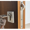 Cerradura puerta corrediza con cilindro de seguridad y manija